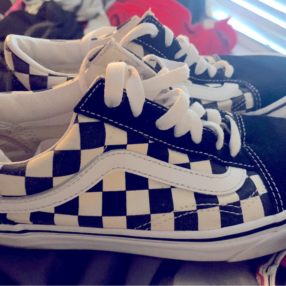 Vans tennis shoes